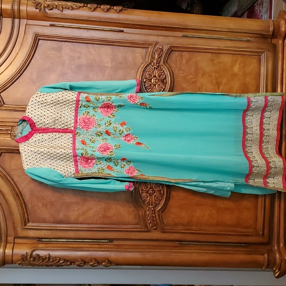 Handmade in INDIA embroidered crystals silk SARI M